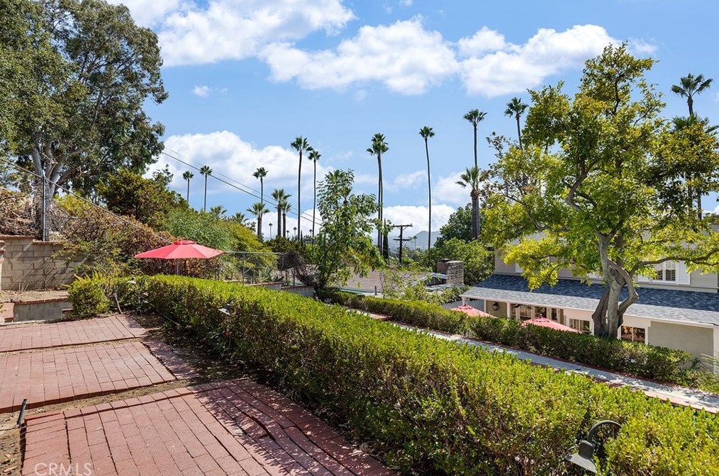 1021 Mtn St, Glendale CA  91202-1041 exterior