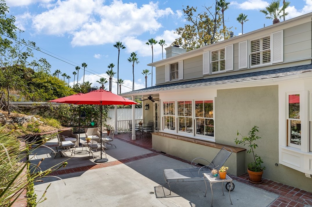1021 Mtn St, Glendale CA  91202-1041 exterior