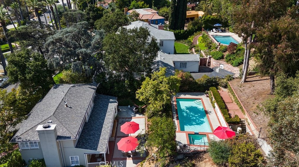 1021 Mtn St, Glendale CA  91202-1041 exterior