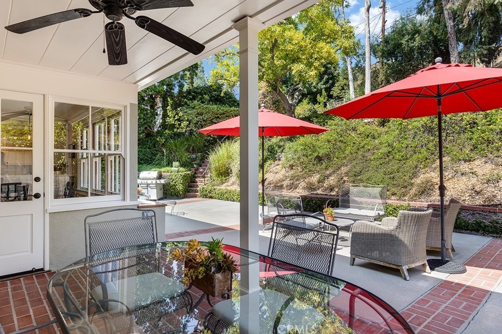 1021 Mtn St, Glendale CA  91202-1041 exterior