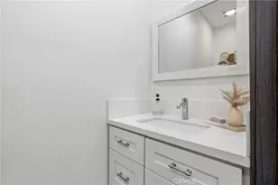 430 N Parish Pl, Burbank, CA 91506 - Photo 37