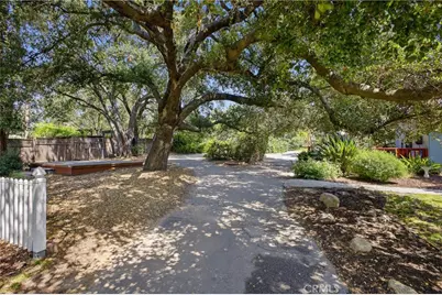547 E Woodbury Road, Altadena, CA 91001 - Photo 11