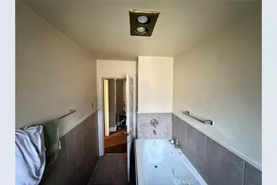 339 W 76th, Los Angeles, CA 90003 - Photo 5