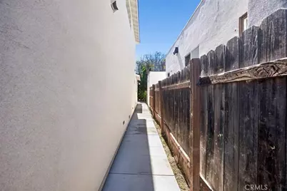 1154 W 67th, Los Angeles, CA 90044 - Photo 31