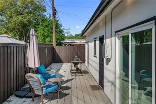 22434 Berdon St, Woodland Hills, CA 91367 - Photo 33