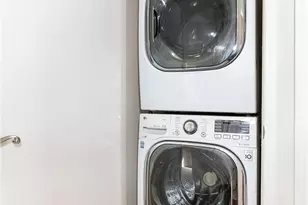 221 S Oak Knoll Ave, Pasadena, CA 91101 - Photo 23