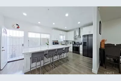 18347 Saticoy Street #6, Reseda, CA 91335 - Photo 3