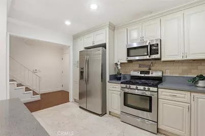 4189 Vineland Avenue #111, Studio City, CA 91602 - Photo 5