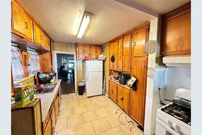 339 W 76th, Los Angeles, CA 90003 - Photo 9
