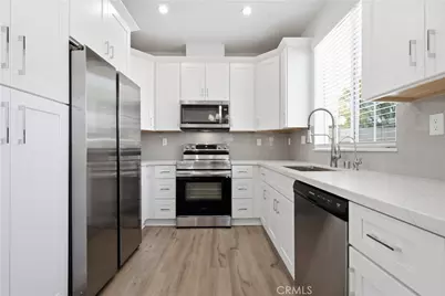 872 W Walnut Avenue #A, Monrovia, CA 91016 - Photo 9