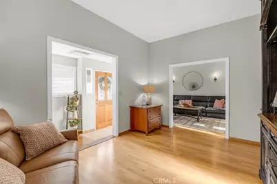 870 S Euclid Avenue, Pasadena, CA 91106 - Photo 3