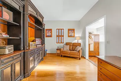 870 S Euclid Avenue, Pasadena, CA 91106 - Photo 3
