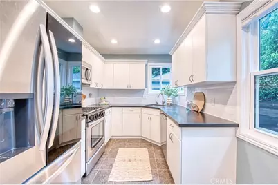 6705 Rubio Avenue, Lake Balboa, CA 91406 - Photo 9