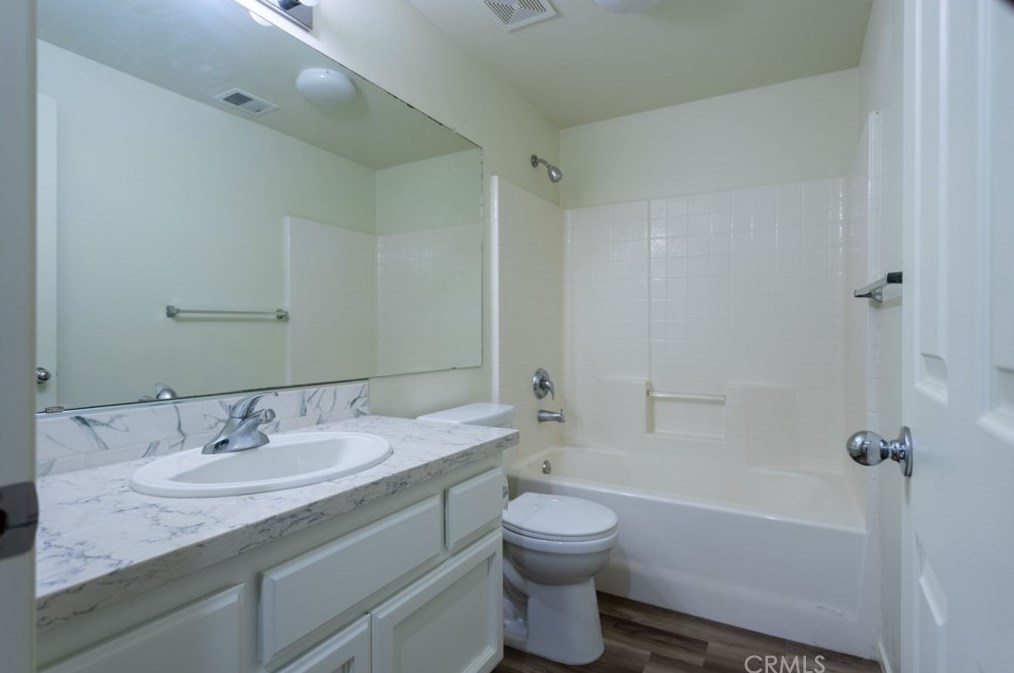 821 Imperial Way, Hanford CA  93230-8559 exterior