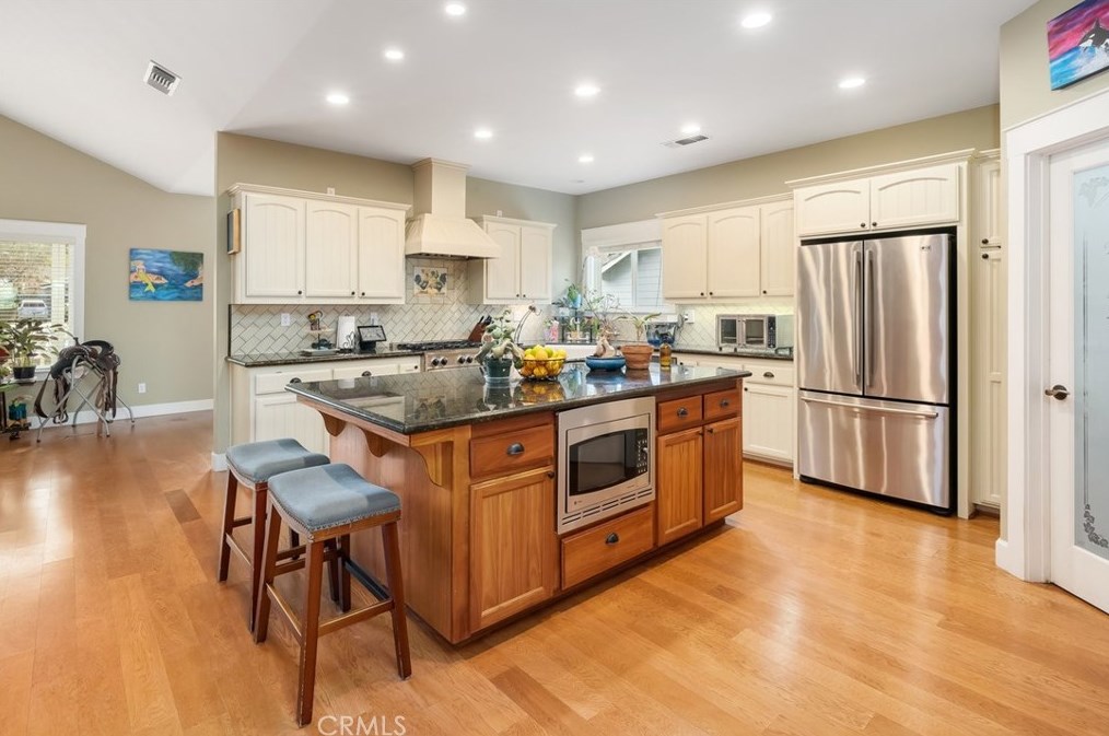 1857 Southfork Pl, Lake Nacimiento CA  93446-4260 exterior