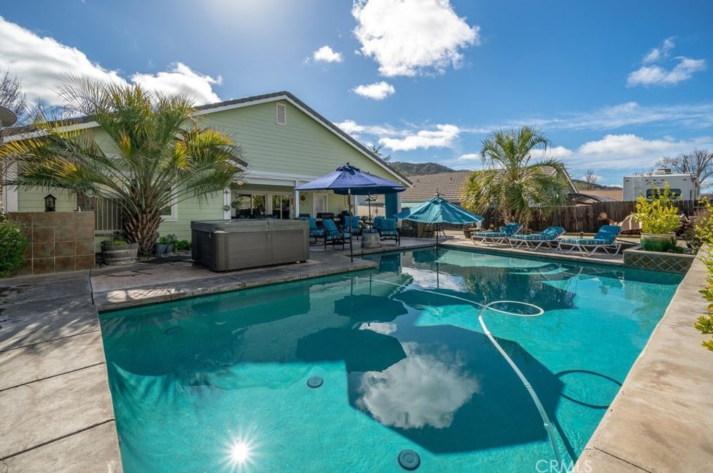 1857 Southfork Pl, Lake Nacimiento CA  93446-4260 exterior