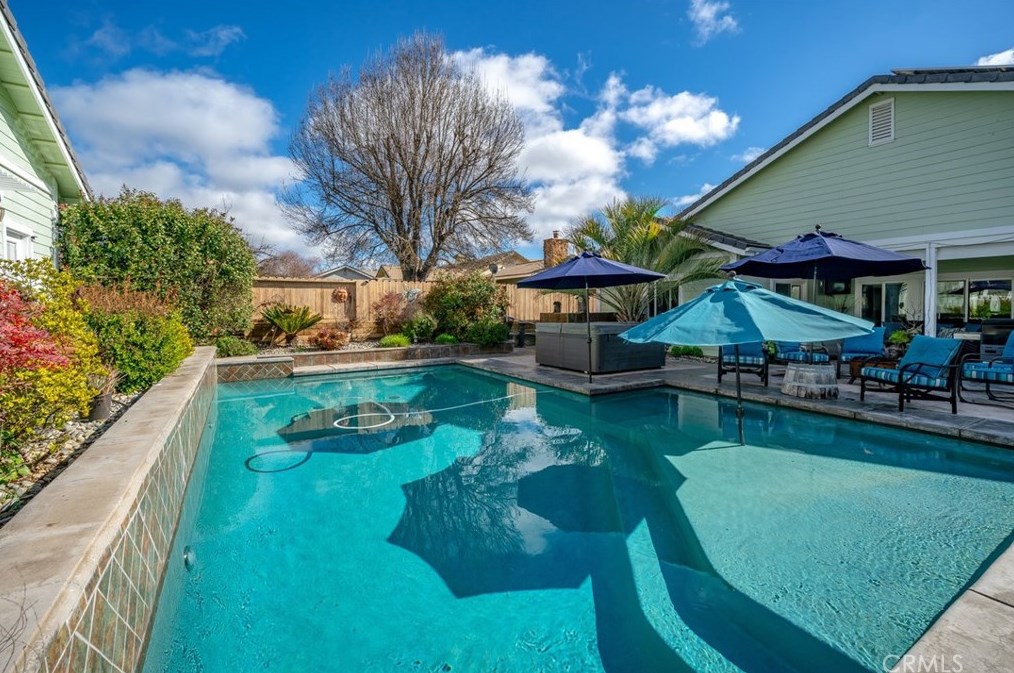 1857 Southfork Pl, Lake Nacimiento CA  93446-4260 exterior