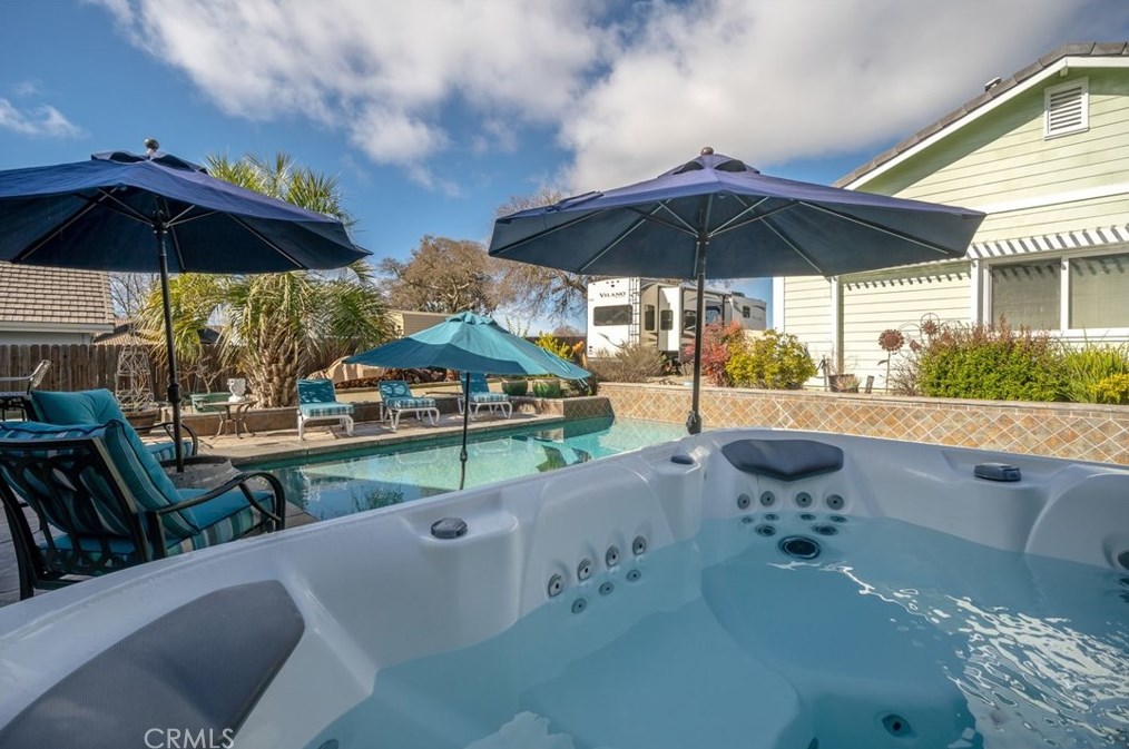 1857 Southfork Pl, Lake Nacimiento CA  93446-4260 exterior