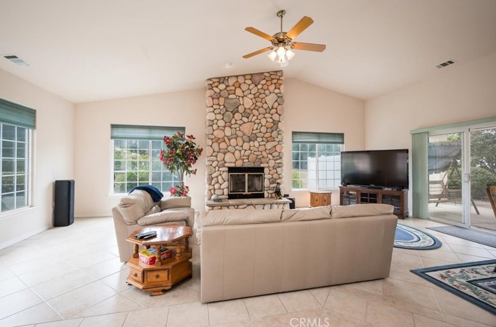 640 Sweet Donna Pl, Nipomo CA  93444-9364 exterior