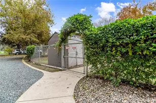 18701 Lort Dr, Visalia, CA 93292 - Photo 9