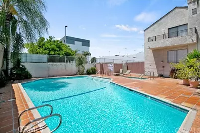 8221 Langdon #204, Van Nuys, CA 91406 - Photo 13