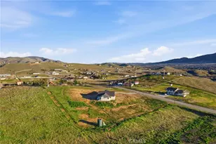 20381 Pinon Canyon Rd, Tehachapi, CA 93561 - Photo 11