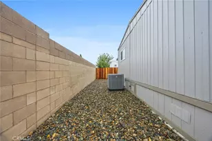 335 Hickorywood Ln, Bakersfield, CA 93308 - Photo 37