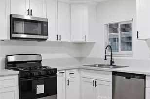 335 Hickorywood Ln, Bakersfield, CA 93308 - Photo 9