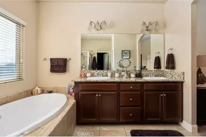 2327 N Elm, Visalia, CA 93291 - Photo 33