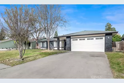 1828 S Hillcrest, Visalia, CA 93292 - Photo 1