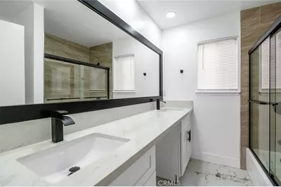 1828 S Hillcrest, Visalia, CA 93292 - Photo 13