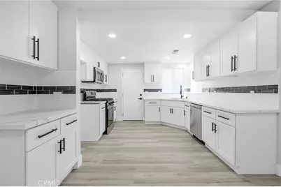 1828 S Hillcrest, Visalia, CA 93292 - Photo 9