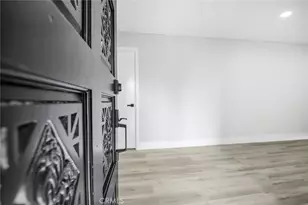 1828 S Hillcrest, Visalia, CA 93292 - Photo 3