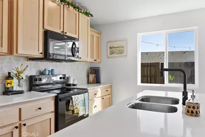 807 Potts Point Way, Bakersfield, CA 93307 - Photo 11