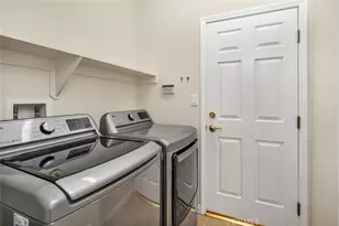 331 Hollyhill Dr, Bakersfield, CA 93312 - Photo 19