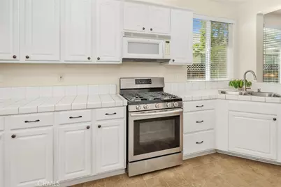 331 Hollyhill Drive, Bakersfield, CA 93312 - Photo 15