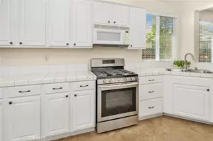 331 Hollyhill Dr, Bakersfield, CA 93312 - Photo 15