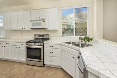 331 Hollyhill Drive, Bakersfield, CA 93312 - Photo 11