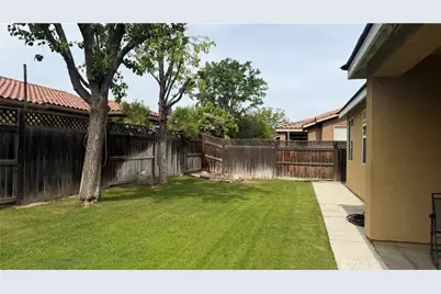 331 Hollyhill Drive, Bakersfield, CA 93312 - Photo 29