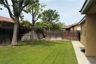 331 Hollyhill Dr, Bakersfield, CA 93312 - Photo 29