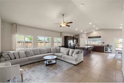 9500 Laurelwood Court, Shafter, CA 93263 - Photo 5