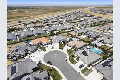 719 Winooski Court, Bakersfield, CA 93314 - Photo 9