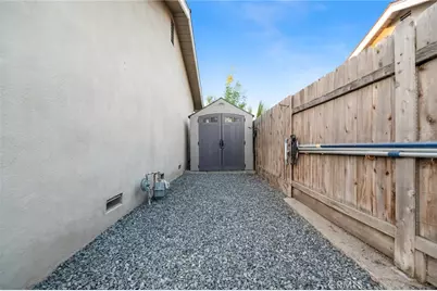 1237 S Clover, Visalia, CA 93277 - Photo 23