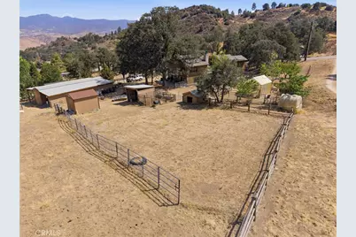 26001 Bear Valley, Tehachapi, CA 93561 - Photo 9