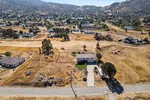 28360 Burning Tree Dr, Tehachapi, CA 93561 - Photo 3