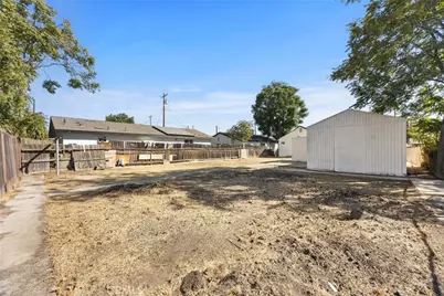116 E Warren Avenue, Bakersfield, CA 93308 - Photo 29