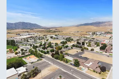 209 W B Street, Tehachapi, CA 93561 - Photo 9