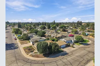 2234 W Cambridge Avenue, Visalia, CA 93277 - Photo 7