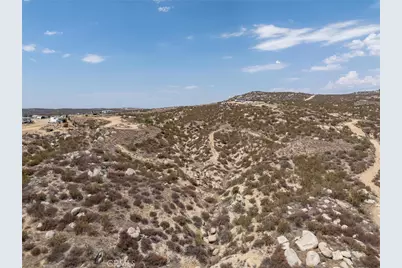 35905 Madera Dr, Hemet, CA 92544 - Photo 13