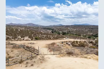 35905 Madera Dr, Hemet, CA 92544 - Photo 17